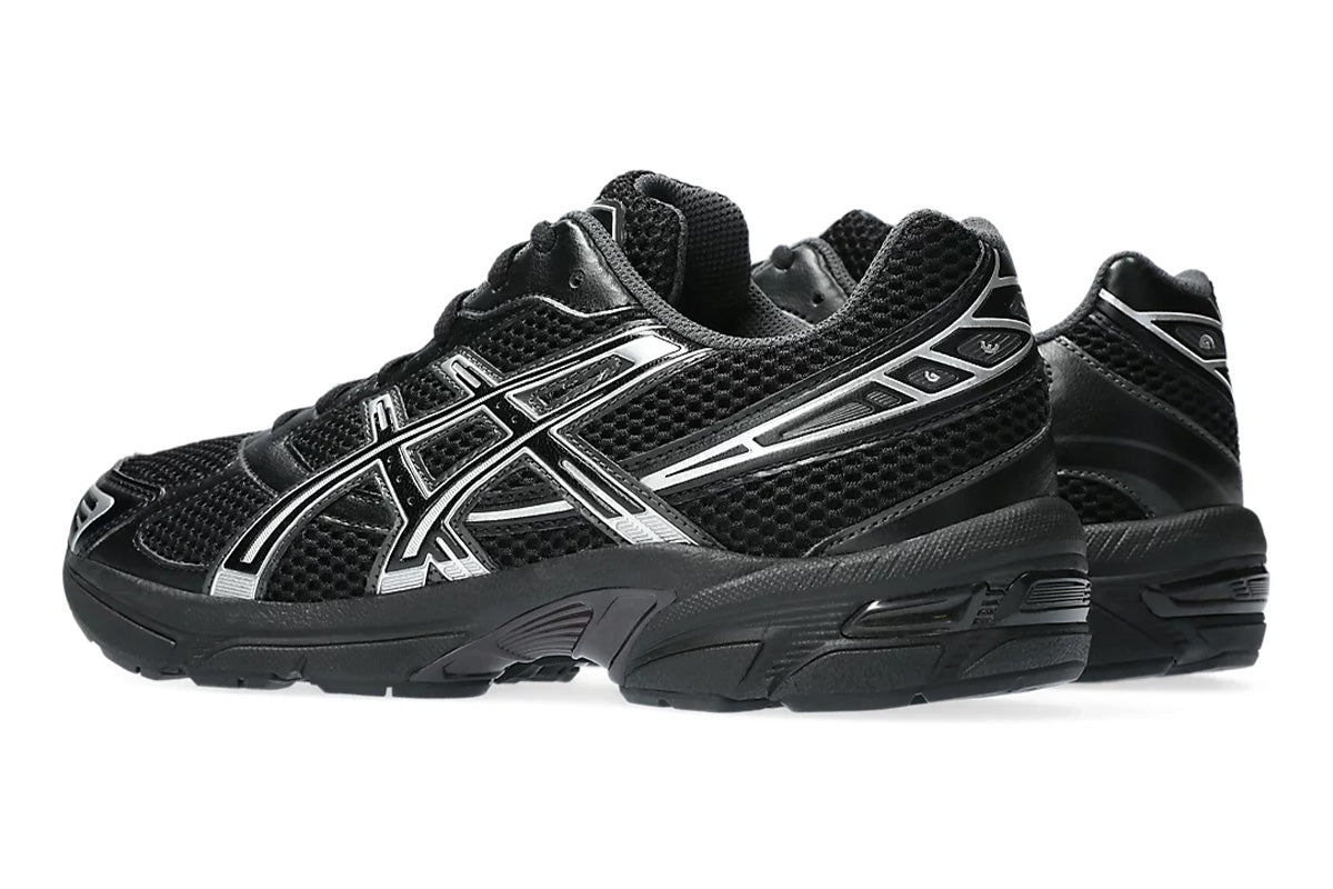 Retro Performance Sneakers – Black / Silver
